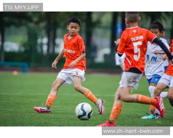 中日足球比赛激战正酣球迷热情高涨期待精彩对决
